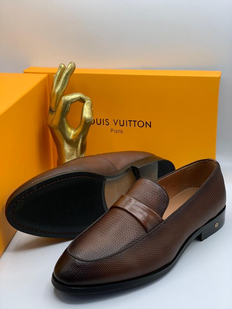 jukel clothiers products (6) Men's Brown Textured Tassel Loafers - Image 1